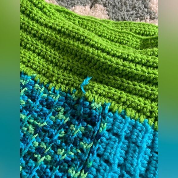 VTG Afghan Blanket Handmade Crocheted Hippie Boho Striped Blanket Green Blue - Picture 6 of 6